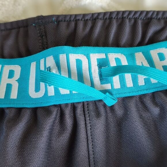 Under Armour Workout Shorts Women's Size Small - Picture 8 of 8